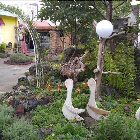 Jaun Guesthouse Сеогвипо Екстериор снимка